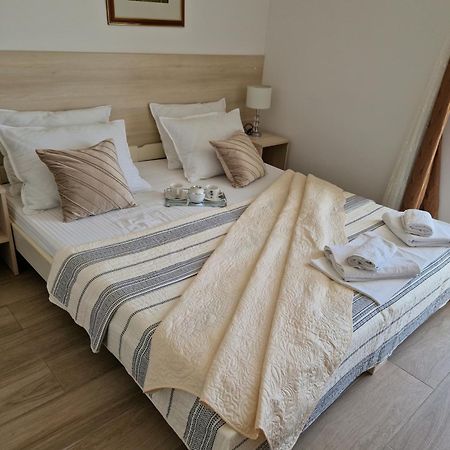 Apartments Saric Baška Voda Eksteriør bilde