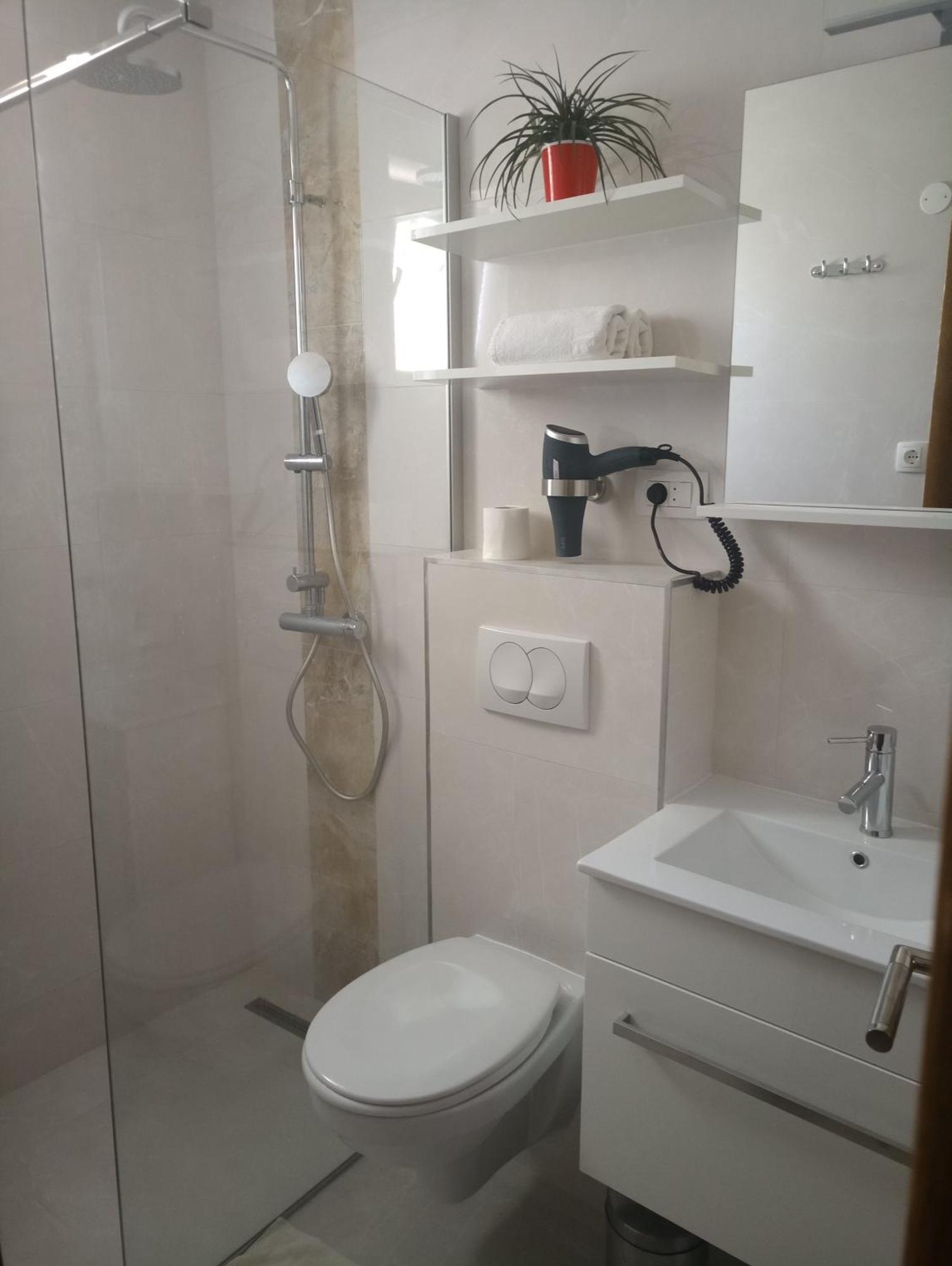 Apartments Saric Baška Voda Eksteriør bilde
