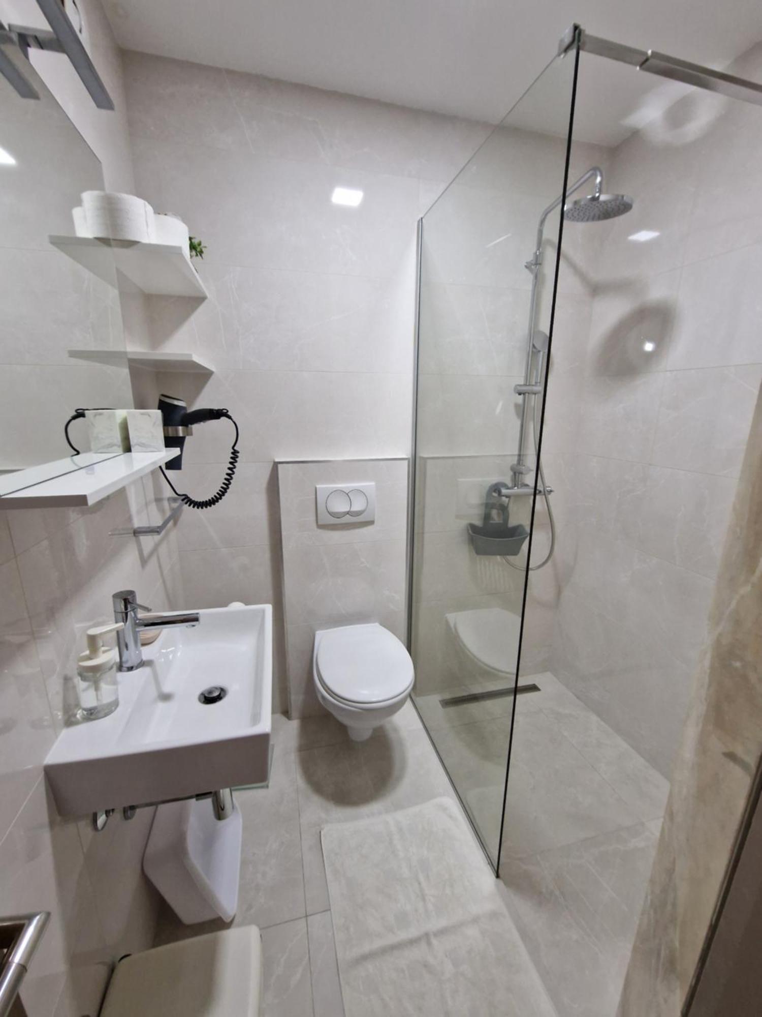 Apartments Saric Baška Voda Eksteriør bilde