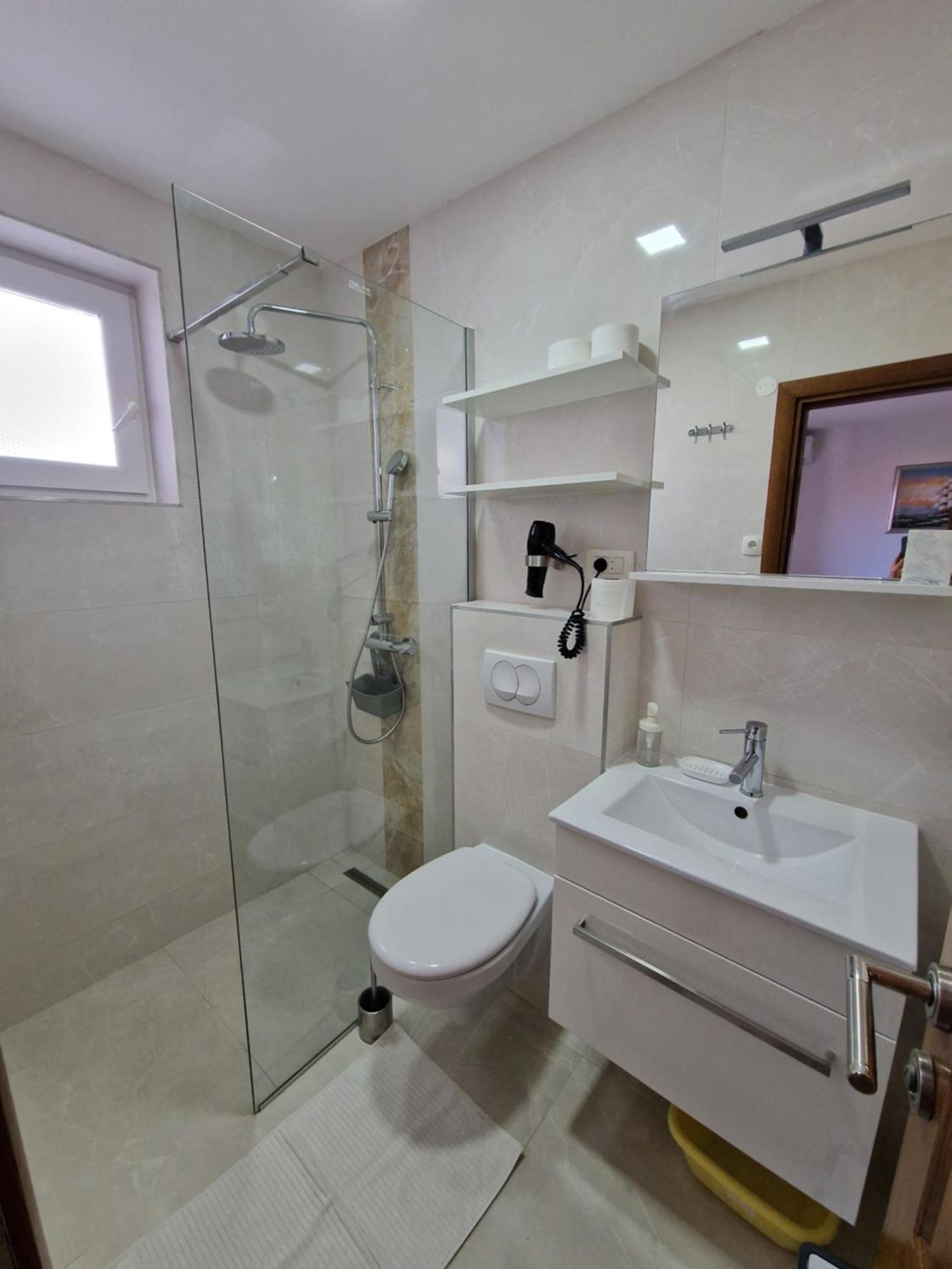 Apartments Saric Baška Voda Eksteriør bilde