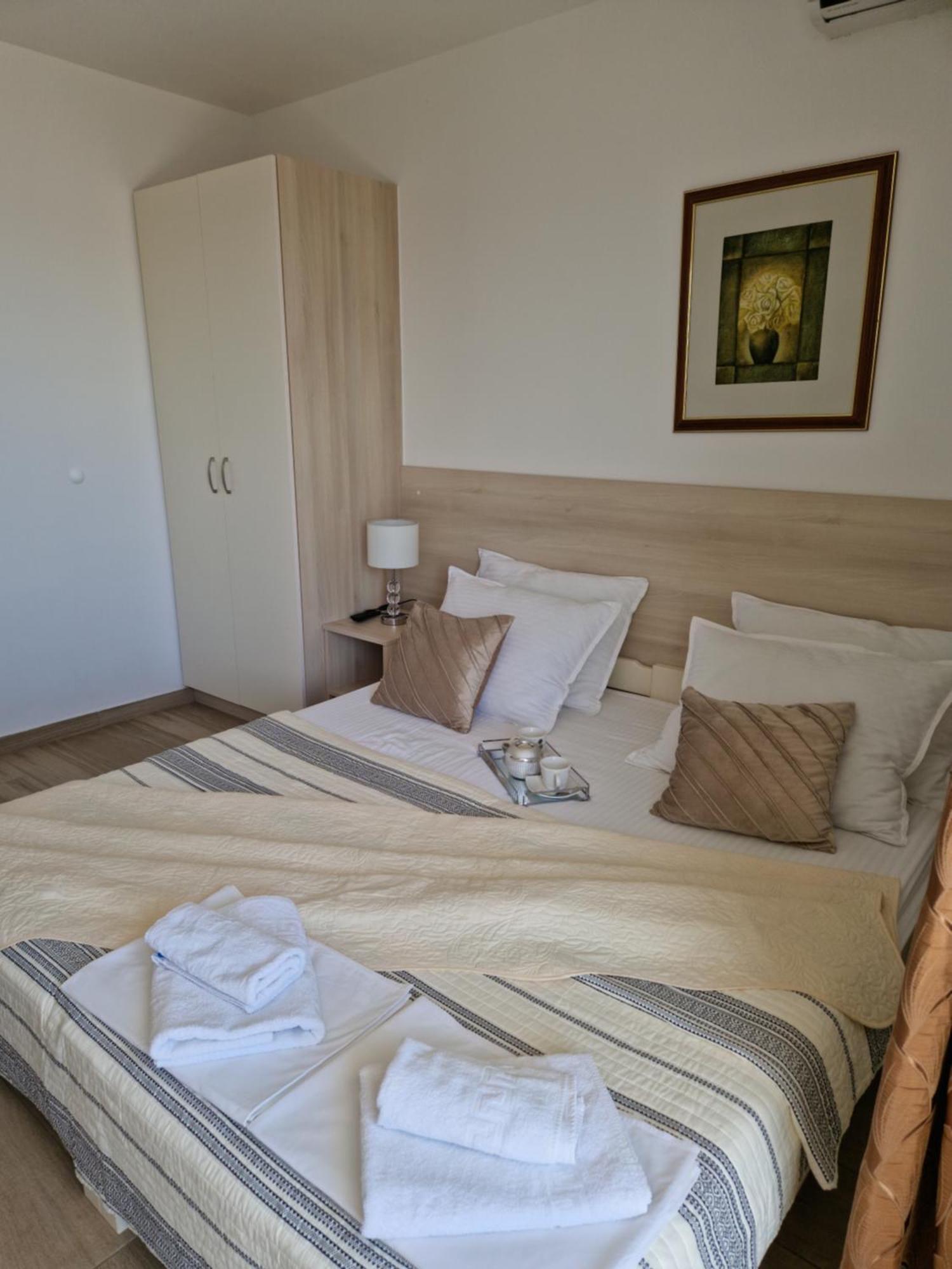 Apartments Saric Baška Voda Eksteriør bilde