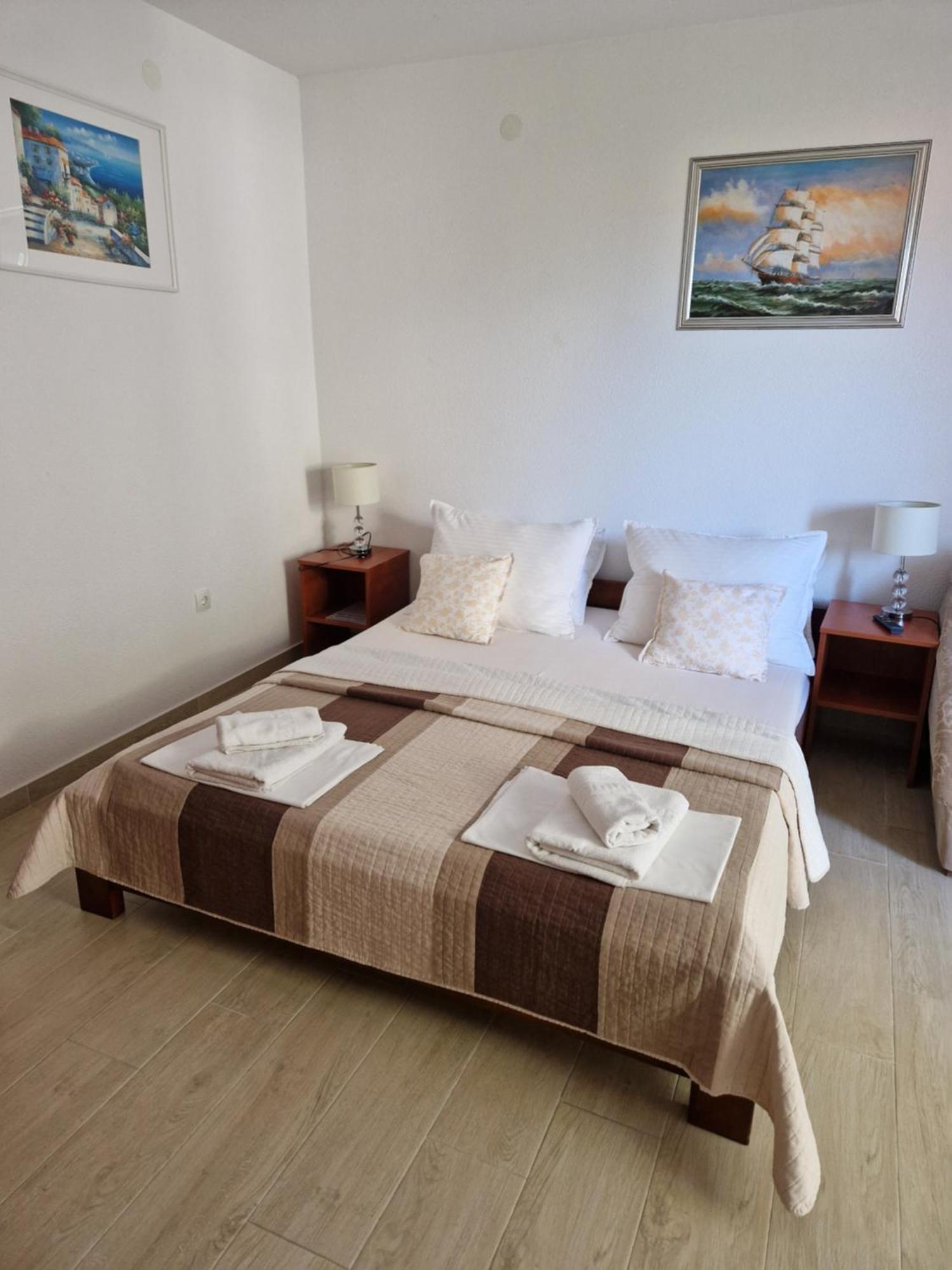 Apartments Saric Baška Voda Eksteriør bilde