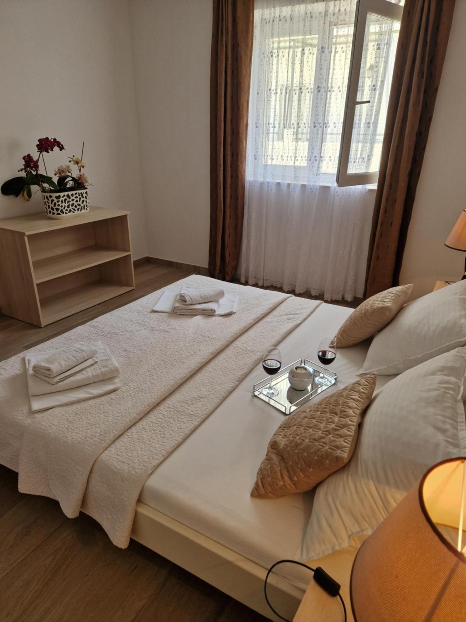Apartments Saric Baška Voda Eksteriør bilde